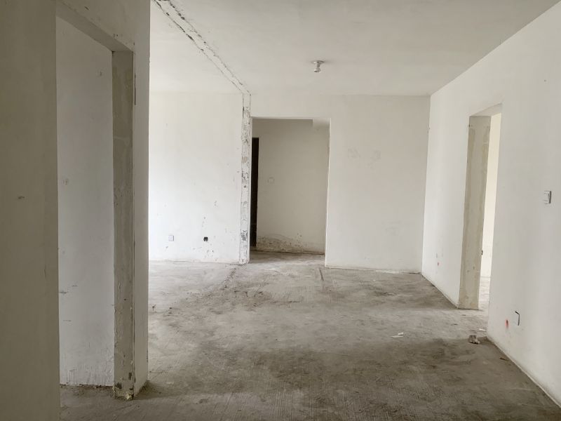 毛坯3室2廳2衛(wèi)131.71m2149萬元