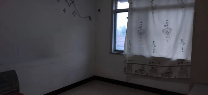 普通裝修3室1廳1衛(wèi)80m2600元/月