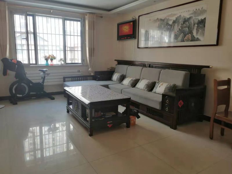 荊香苑3室2廳1衛(wèi)112m2110萬元送儲(chǔ)藏室  簡單裝修  看房方便  價(jià)格可議