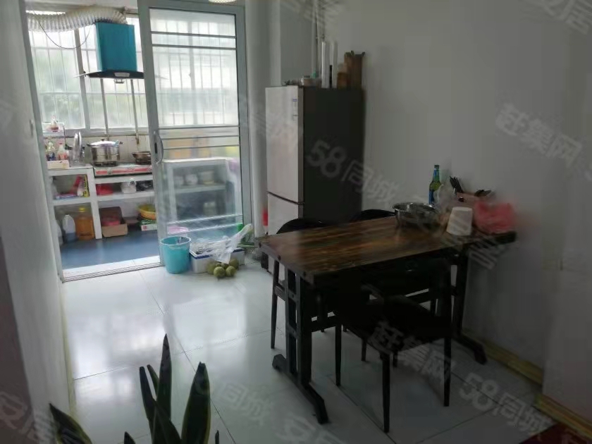 業(yè)主近期新裝修  無需二次裝修  3室2廳1衛(wèi)104m298萬元