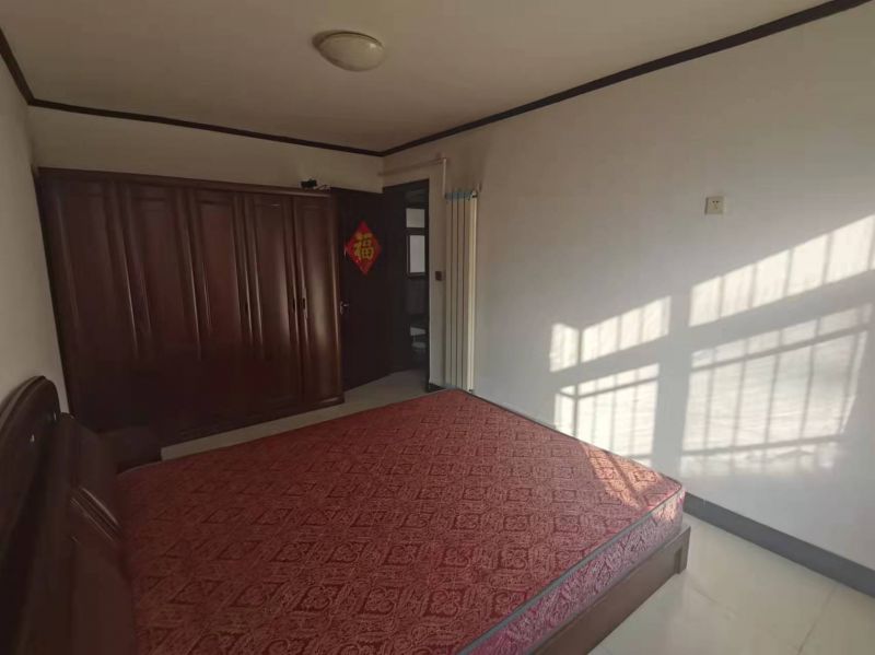 房東置換急售，好樓層三樓，采光好，誠心出售，隨時看房。