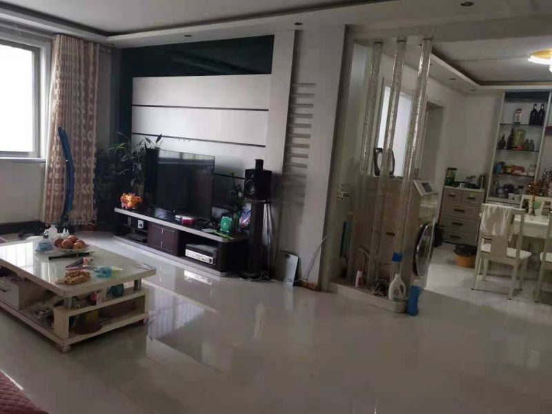 精裝修3室2廳1衛(wèi)130m2139萬元