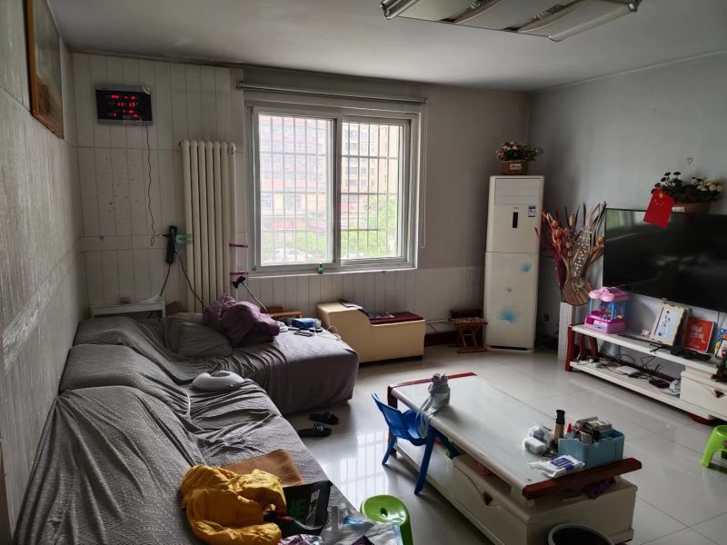 安東花園南區(qū)2007年房2樓精裝修可貸款大三室3室2廳1衛(wèi)136m2158萬元