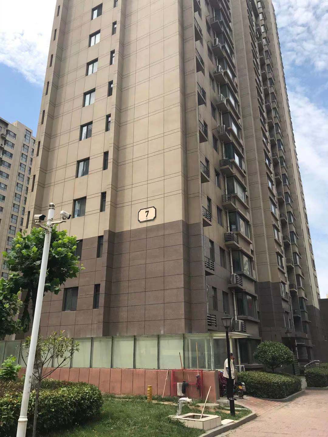 毛坯3室2廳1衛(wèi)136m2150萬元