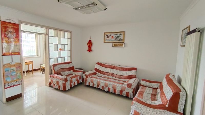 東方明珠精裝修家具家電齊全拎包住干凈衛(wèi)生1500元/月