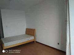 簡(jiǎn)裝3室2廳2衛(wèi)131m2700元/月   位置佳，戶(hù)型好