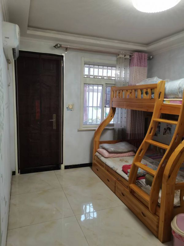 新裝修有院子3室1廳1衛(wèi)70m21500元/月短租