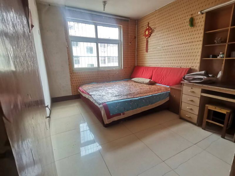 普通裝修3室1廳1衛(wèi)76m21550元/月