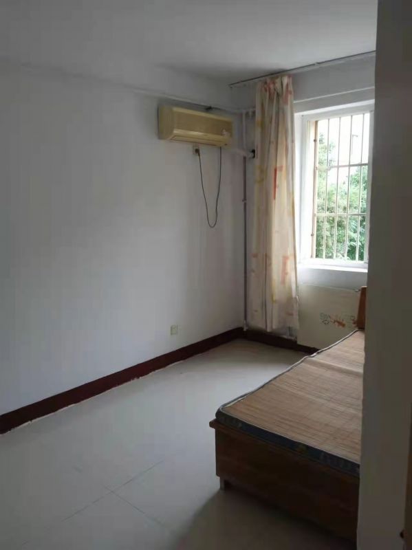 普通裝修3室2廳1衛(wèi)99.8m21400元/月