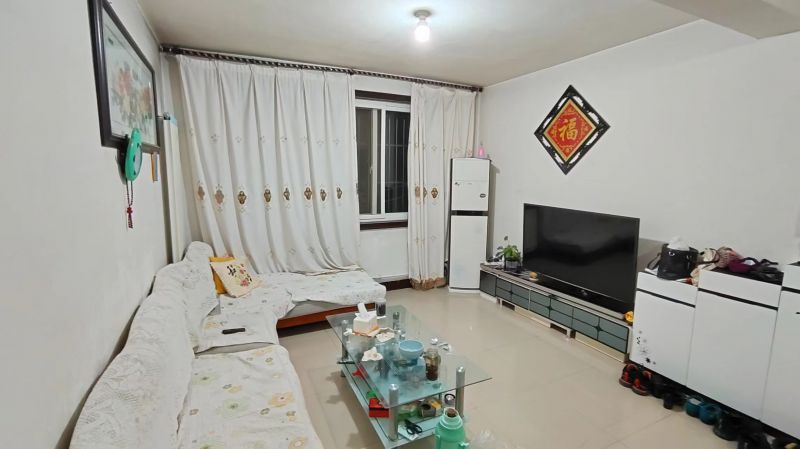 新出陪讀首選安東南區(qū)中等裝修家具家電齊全拎包入住3室2廳1衛(wèi)126m21800元/月