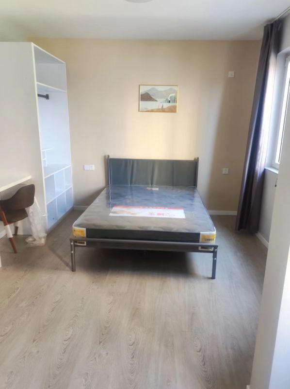 精裝修合租5室0廳2衛(wèi)30m2550元/月