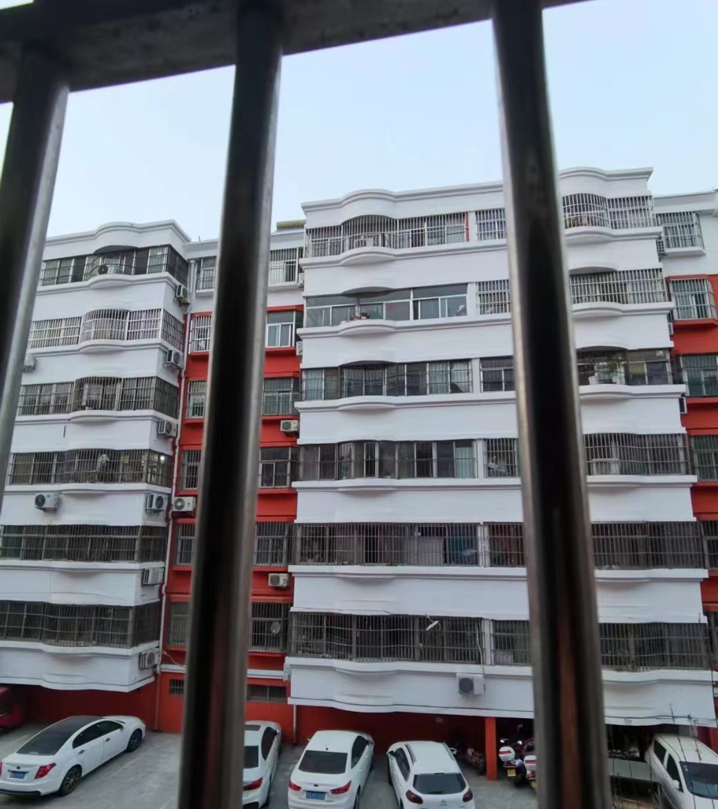 普通裝修3室2廳1衛(wèi)97m297萬(wàn)元