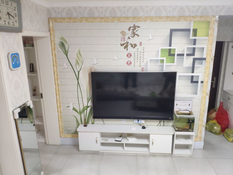 精裝修 3室1廳1衛(wèi)81m21300元/月