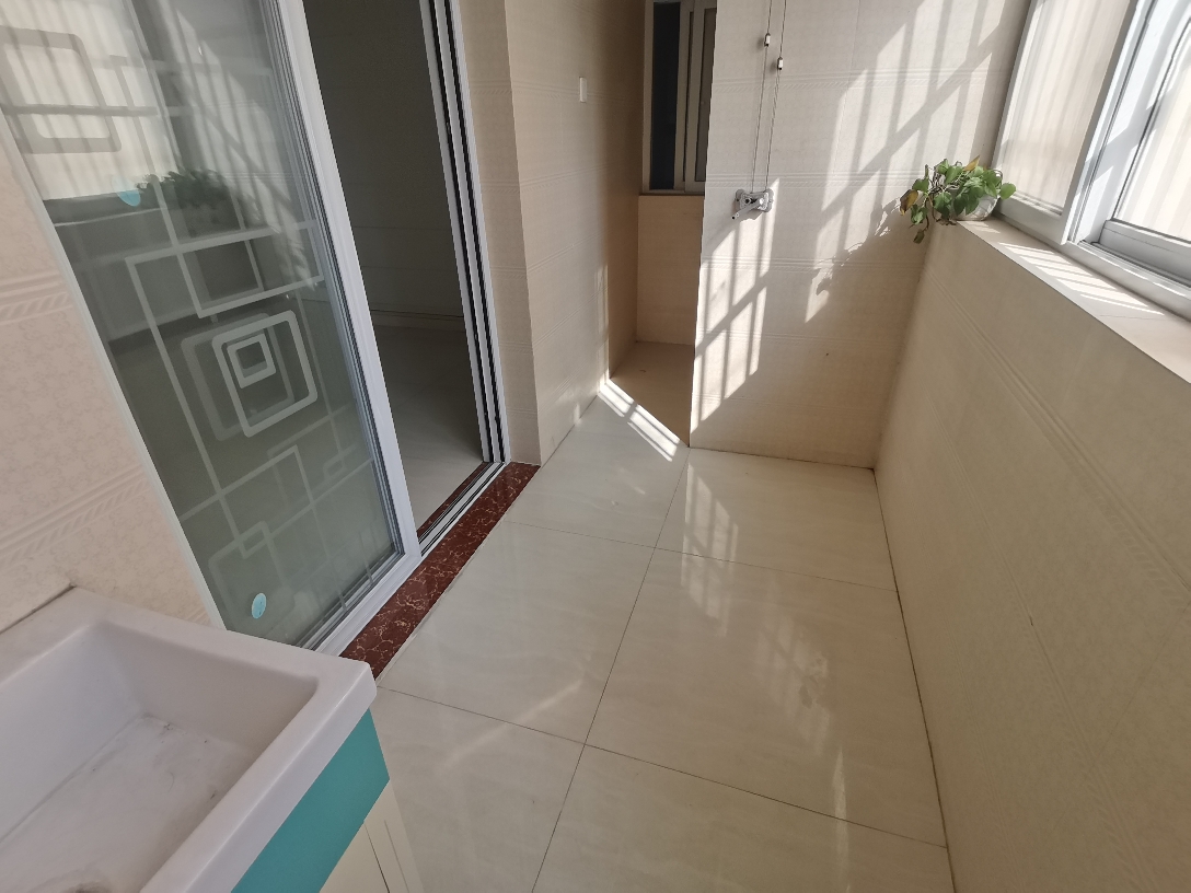 問(wèn)天三期  精裝修2室2廳1衛(wèi)106m292.6萬(wàn)元