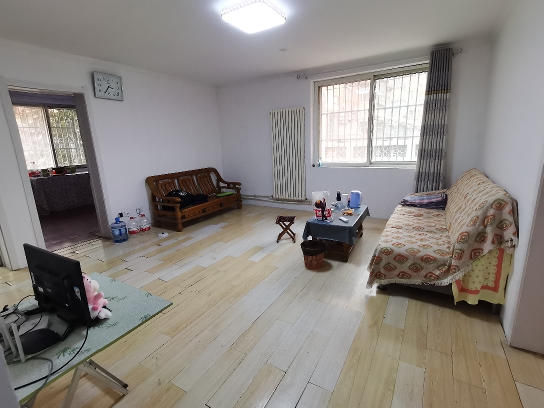 步行街小區(qū) 3室1廳1衛(wèi) 108m2 91.6萬(wàn)元