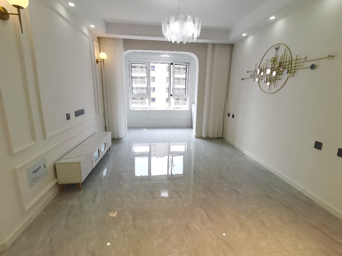 保利臻園  精裝修3室2廳1衛(wèi)102m2129萬元