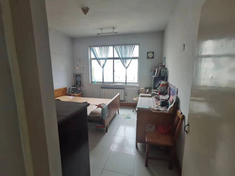 東興小區(qū)  3室2廳1衛(wèi)106m298萬(wàn)元