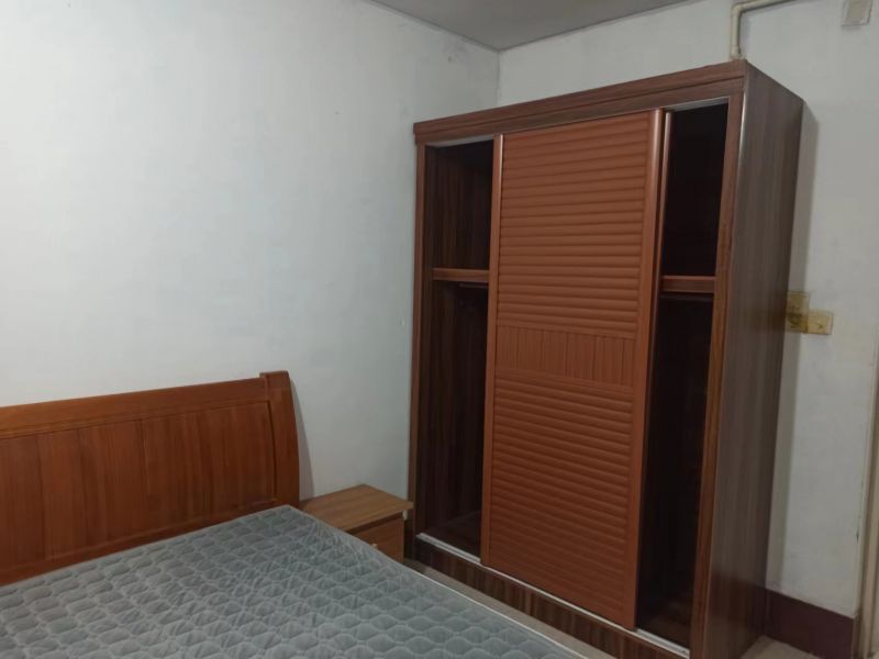 華棉小區(qū)10號(hào)樓406普通裝修3室1廳1衛(wèi)76m21100元/月