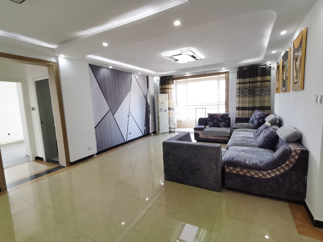 中央城B區(qū)  3室2廳1衛(wèi)133m2133萬元