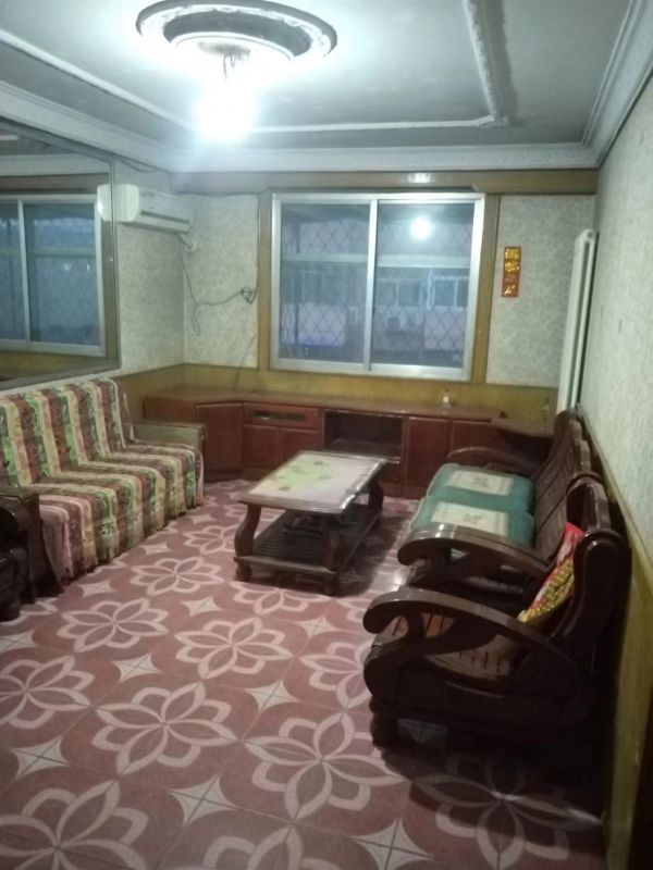 普通裝修3室2廳1衛(wèi)100m21150元/月