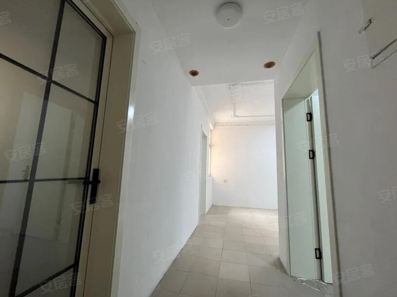 安居小區(qū)   3室1廳1衛(wèi)80.8m280萬元