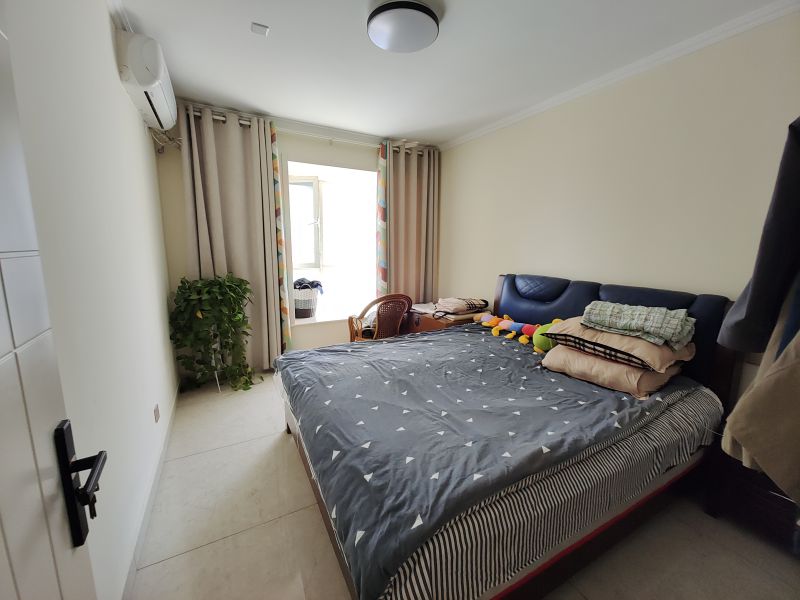 新上！中央城C區(qū) 急售好房，3室2廳1衛(wèi)132m2毛坯。