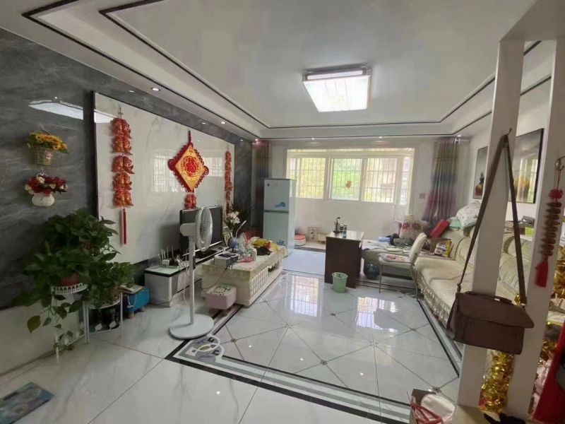 精裝修3室2廳2衛(wèi)121m2127萬元