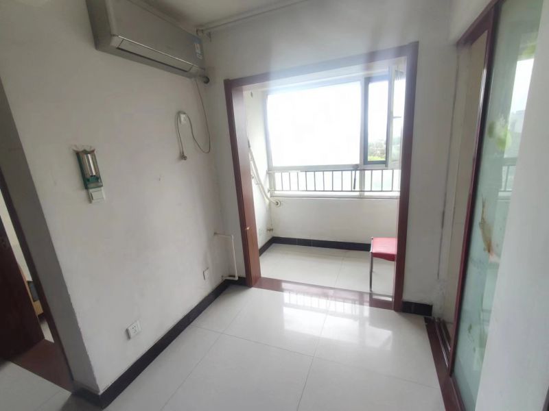 愛(ài)家豪庭  2室1廳1衛(wèi)  77m2 76萬(wàn)元