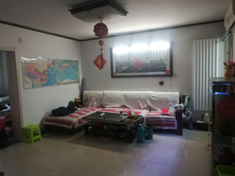 普通裝修3室1廳1衛(wèi)88m21300元/月