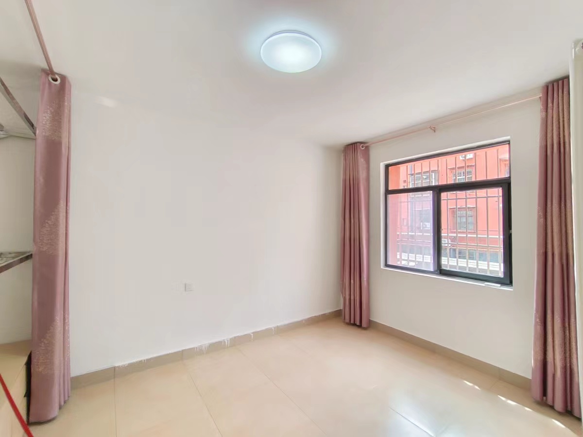 府前北去2樓新裝修供暖送地面儲藏室2室1廳1衛(wèi)53m250萬元