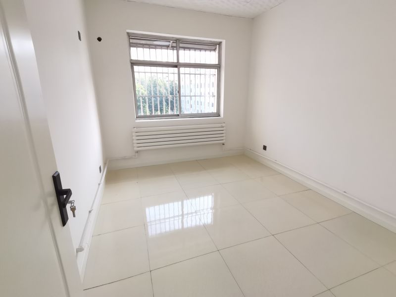 德鄰地產(chǎn)房源推薦！信達(dá)小區(qū)2室1廳0衛(wèi)53萬元76m2普通裝修。