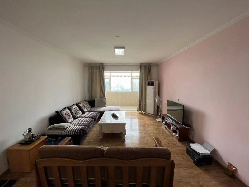 人和藍(lán)灣，緊鄰新一中，南排觀景，精裝修3室2廳2衛(wèi)155m22200元/月（包含地下車位+儲(chǔ)藏室）