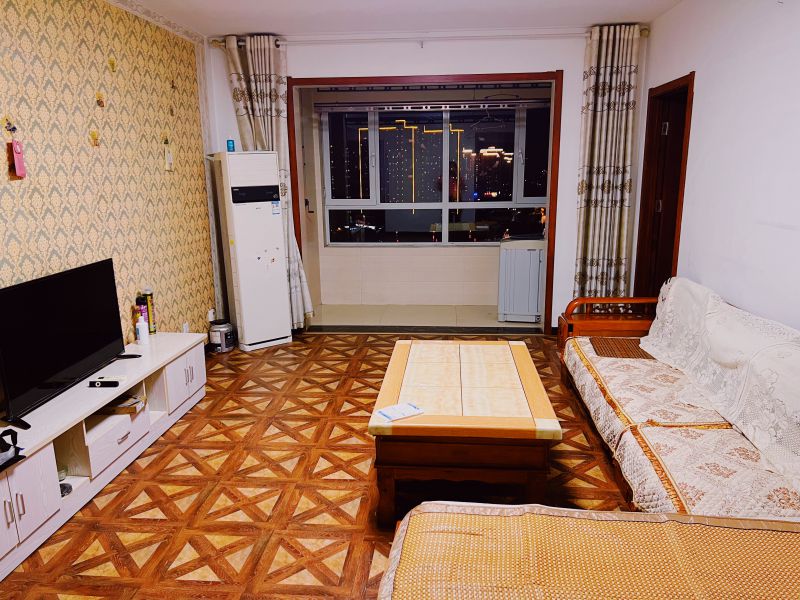 普通裝修3室2廳2衛(wèi)150m22000元/月