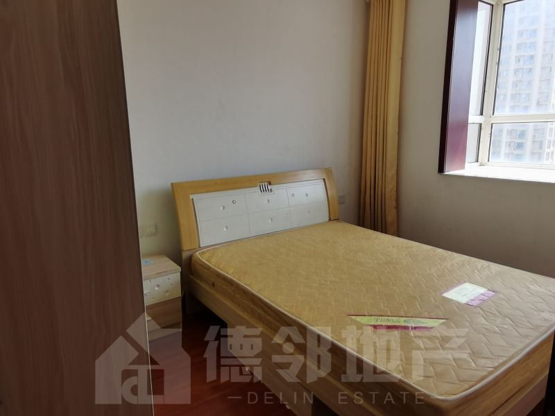 陽光國(guó)際  1室1廳1衛(wèi)67m21350元/月