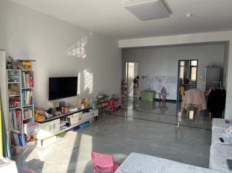 普通裝修4室2廳2衛(wèi)159m22500元/月