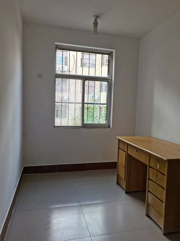 普通裝修3室2廳1衛(wèi)90m2