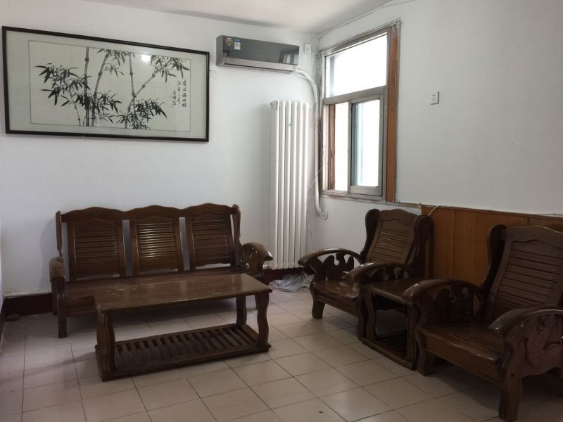 普通裝修3室1廳1衛(wèi)70m21500元/月