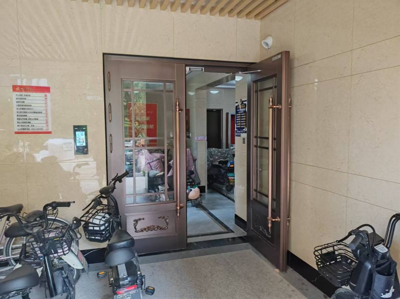 毛坯2室2廳1衛(wèi)95.7m262萬元