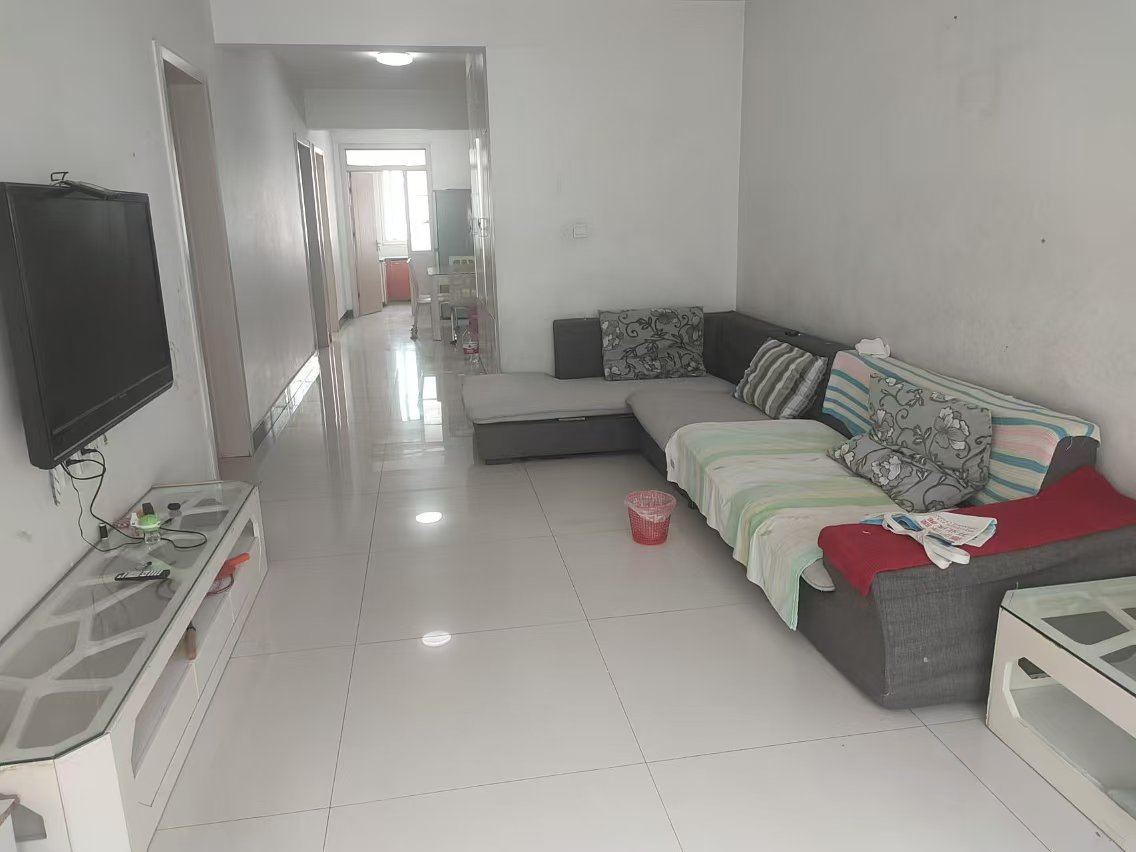 城東匯龍領(lǐng)秀城普通裝修家具家電齊全3室2廳1衛(wèi)108m21500元/月