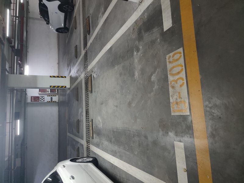 涵翠苑B區(qū)車位，位置佳，出行方便。