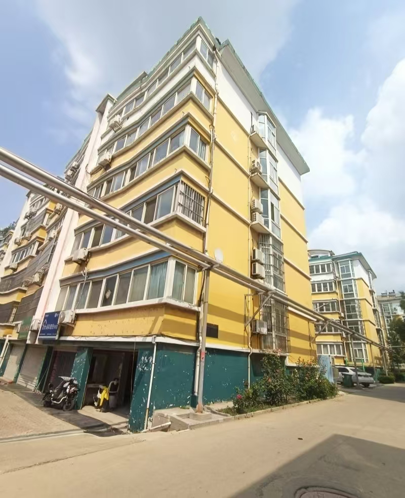 精裝修3室2廳2衛(wèi)120m21300元/月