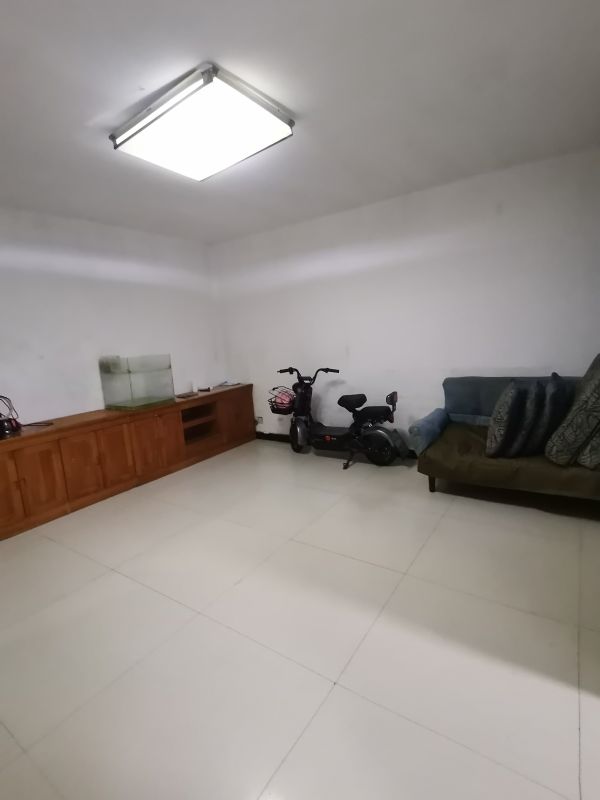 普通裝修2室1廳1衛(wèi)80m21200元/月