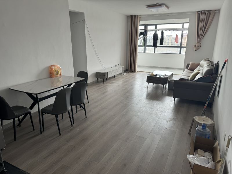 騰龍嘉苑精裝修3室2廳2衛(wèi)141m21850元/月，拎包入住