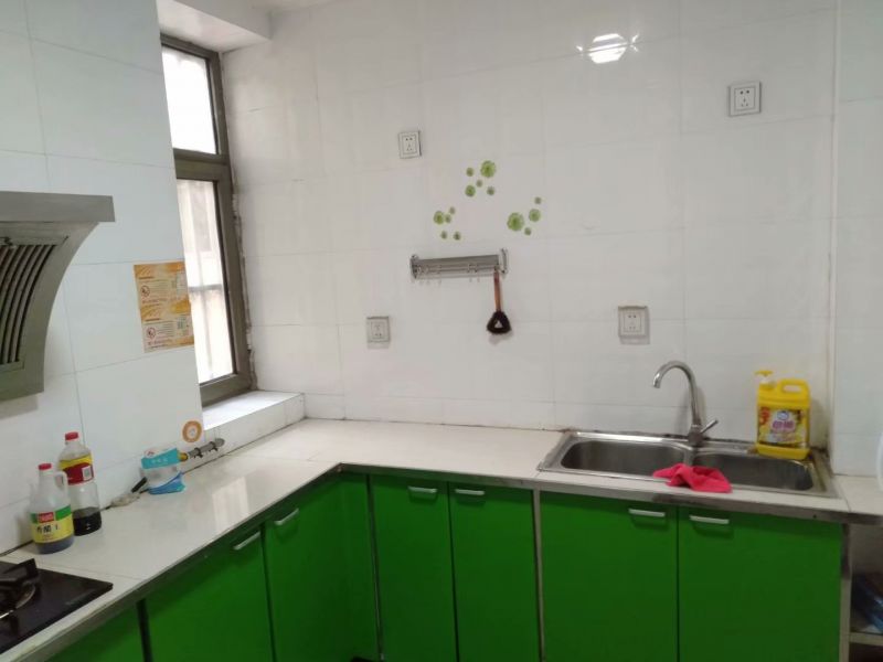 精裝修3室2廳1衛(wèi)110m21300元/月