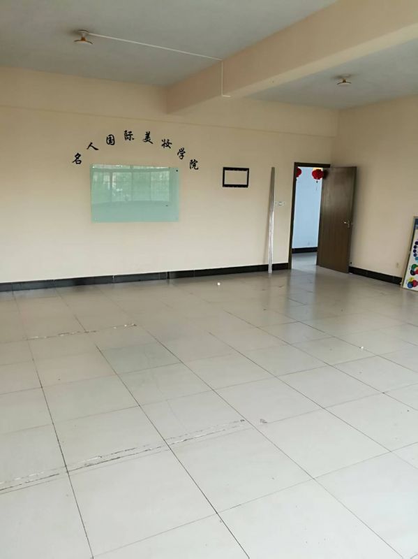 普通裝修5室0廳1衛(wèi)270m22200元/月