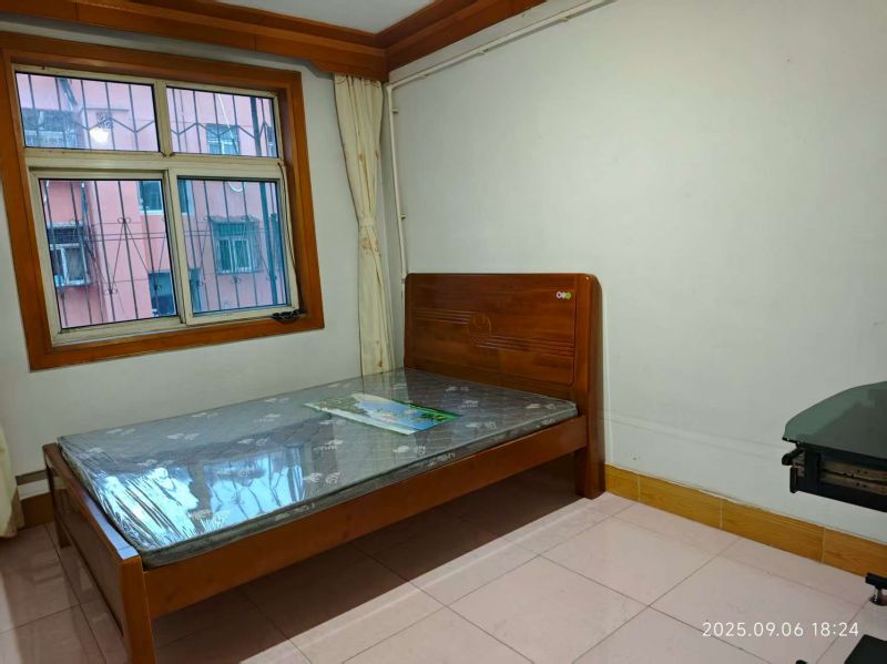 新購三聯(lián)電器裝修3室2廳1衛(wèi)96m21256元/月（老一中對過）