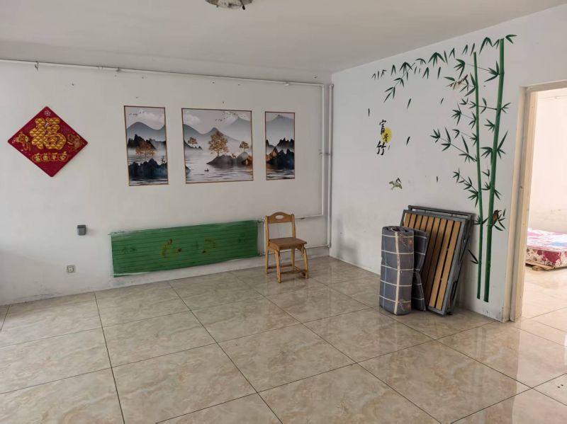 有暖氣，有物業(yè)，舒適安全，周邊有育才西校，真愛商場(chǎng)，緊鄰西關(guān)小學(xué)，交通方便