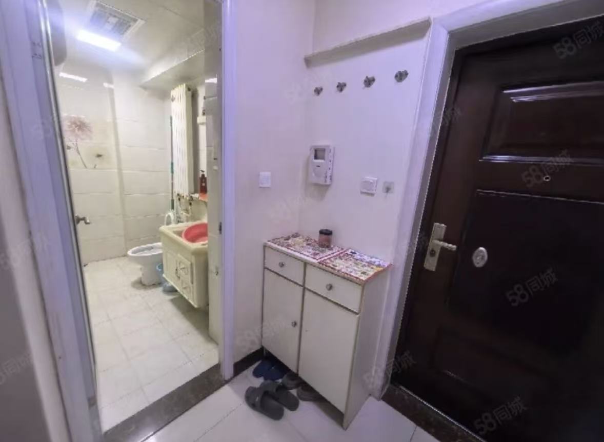 普通裝修2室1廳1衛(wèi)94.7m240萬(wàn)元